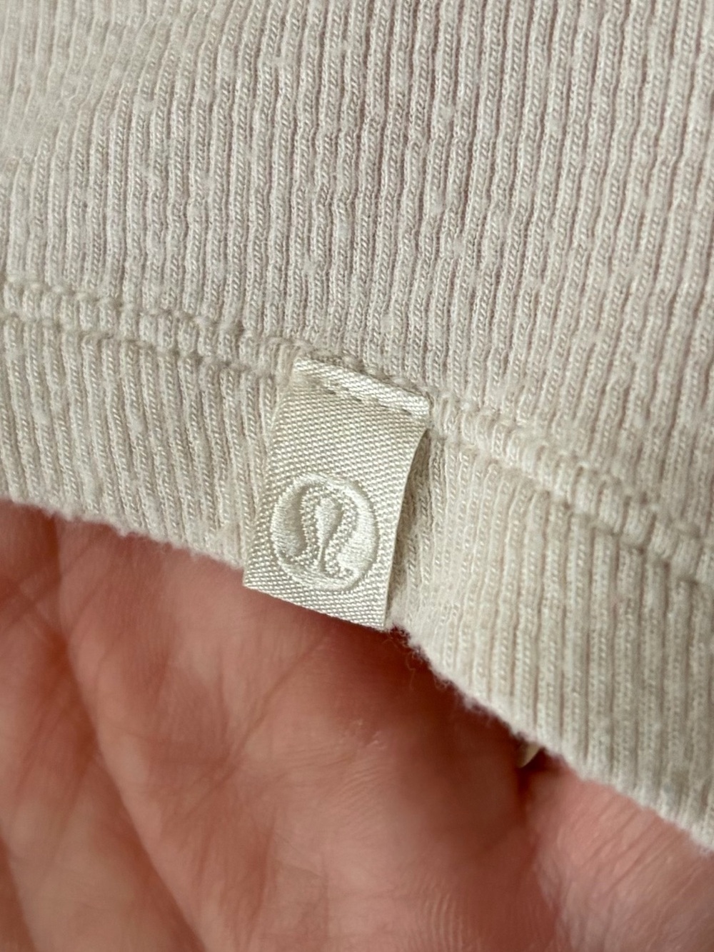 39. Size 6 LULULEMON Bone Ribbed Super Soft Longsleeve *slight pilling - Picture 4 of 4